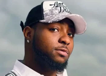 man accused Davido of theft  in Viral Video